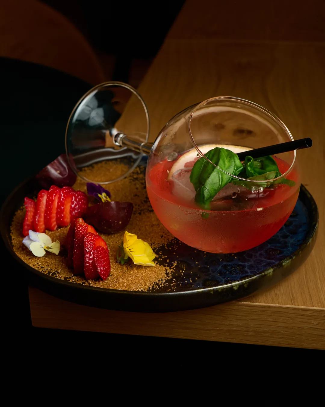 Cóctel Passione Italiana con fresa, albahaca y cítricos